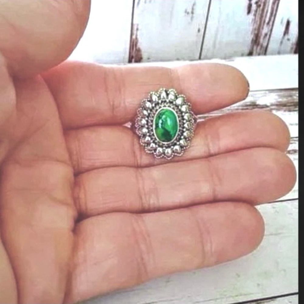 Green Mohave Turquoise Sterling Ring - Picture 2 of 4